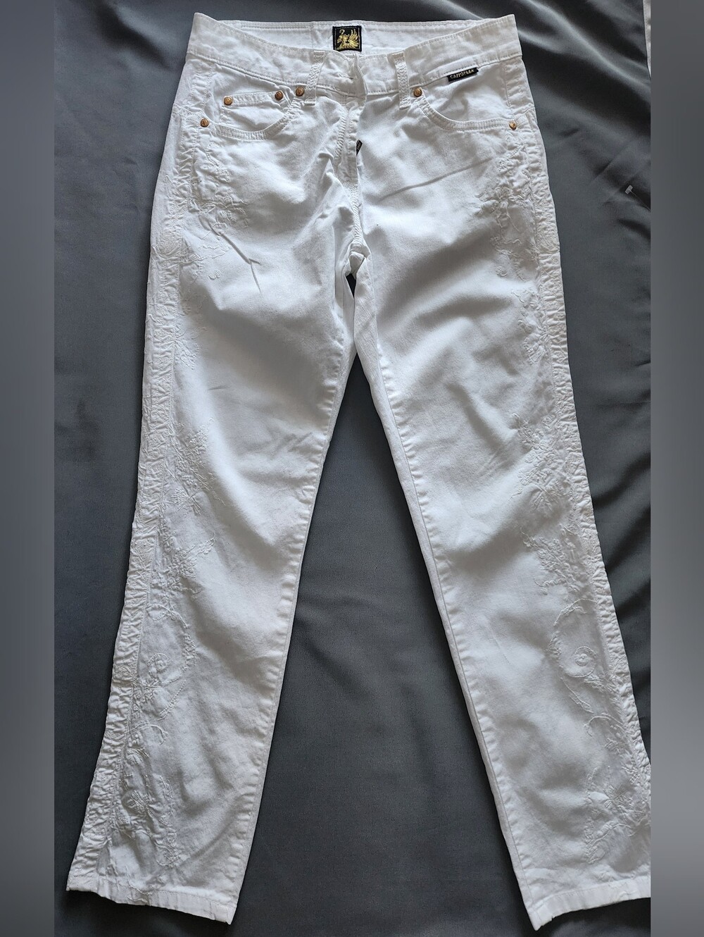 CAPPOPERA White Straight Jeans with Elegant Floral Side Embroidery - Size 30
